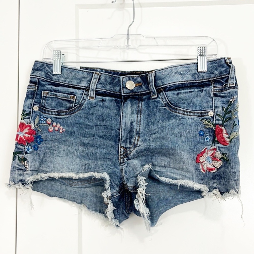 Express Size 4 Shortie Low Rise Floral Embroidered Denim Cutoff Jean Shorts